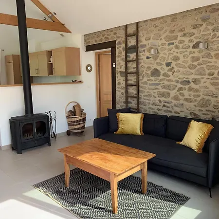 Beautiful Renovated Le Cellier *